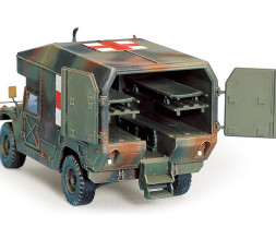 1:35 M997 Ambulance