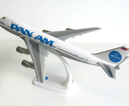 1:250 Boeing 747-121, Pan American World Airways Late, 1980s Billboard Colors (Snap-Fit)