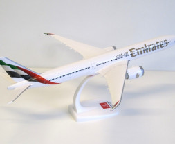 1:200 Boeing 777-9, Emirates, 2023s Colors (Snap-Fit)