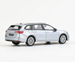 1:43 Škoda Superb IV Combi (2023) - strieborná Pebble metalíza