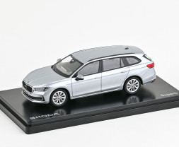 1:43 Škoda Superb IV Combi (2023) - strieborná Pebble metalíza